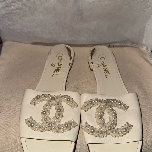 Chanel sandals with pearls - Picture 3 of 5
